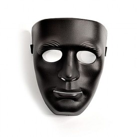 Чёрная маска из пластика
